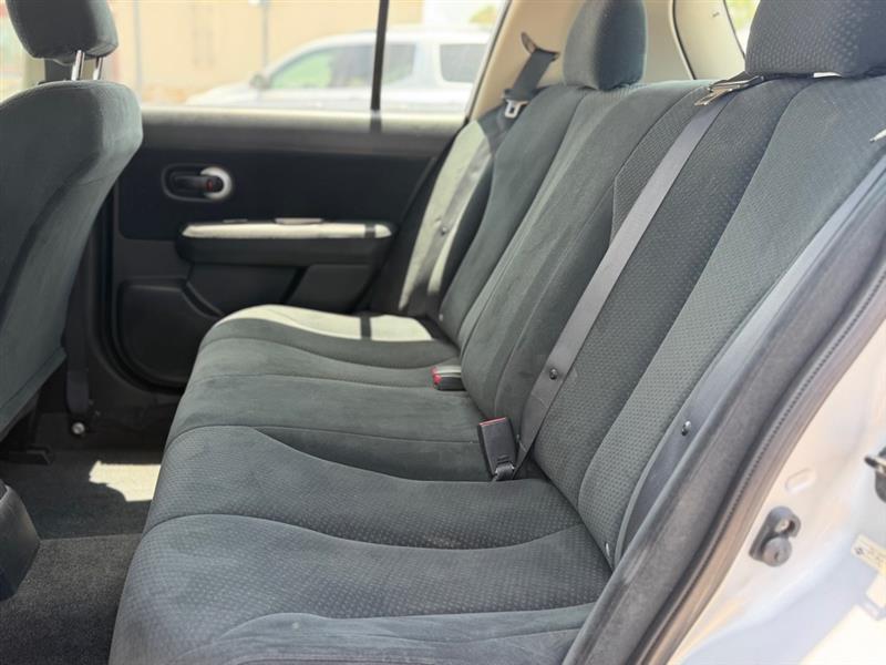 Nissan Versa  2012