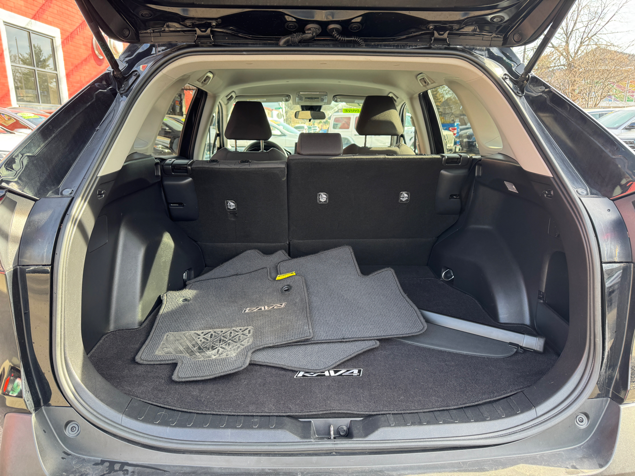 Toyota RAV4 XLE AWD 2021