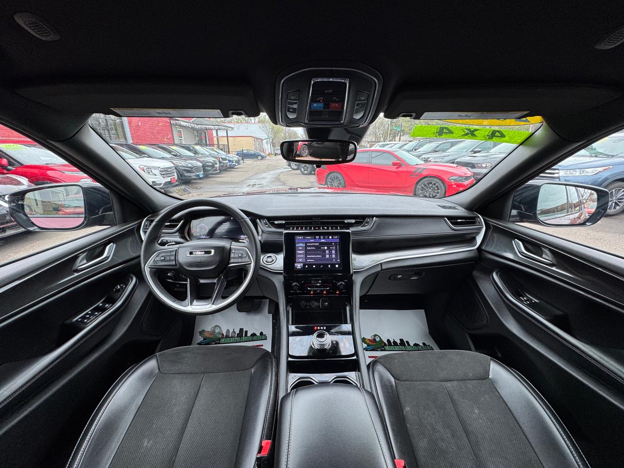 Jeep Grand Cherokee Laredo 4WD 2023