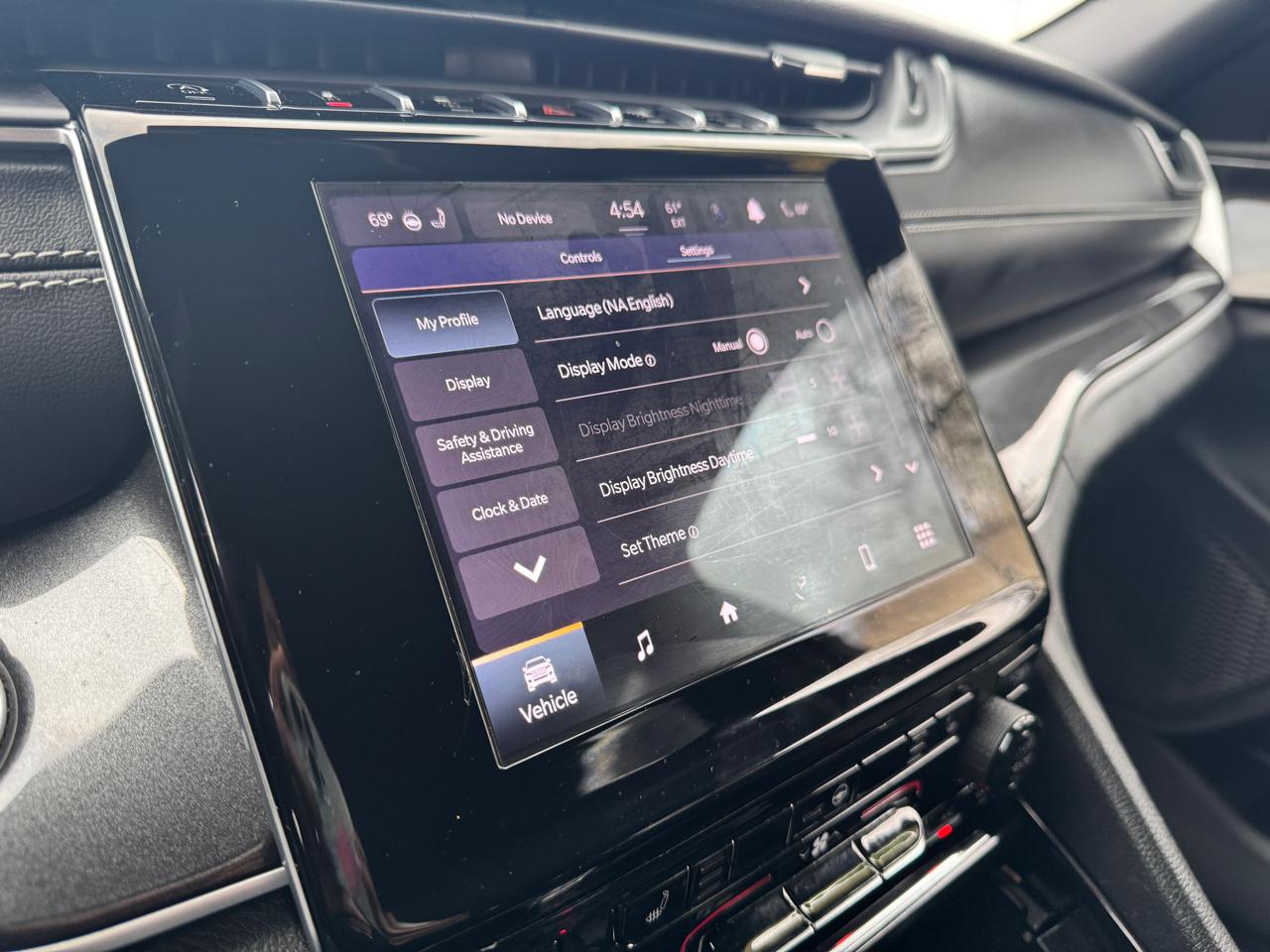 Jeep Grand Cherokee Laredo 4WD 2023