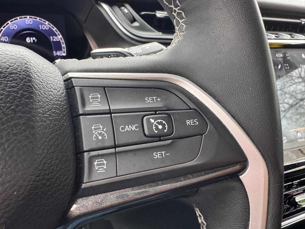 Jeep Grand Cherokee Laredo 4WD 2023