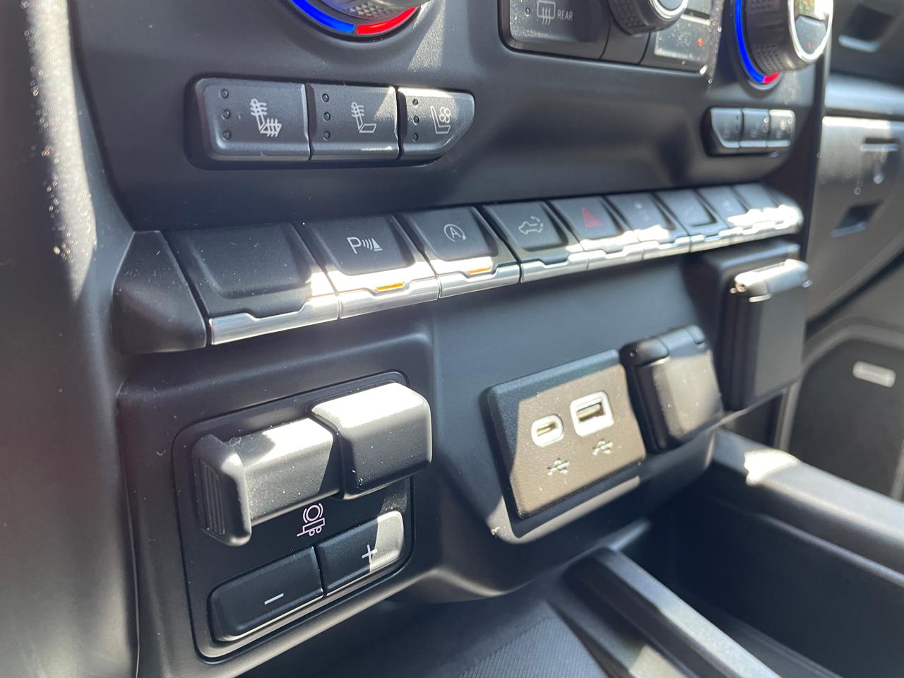 Chevrolet Silverado 1500 High Country Crew Cab Long Box 4WD 2020