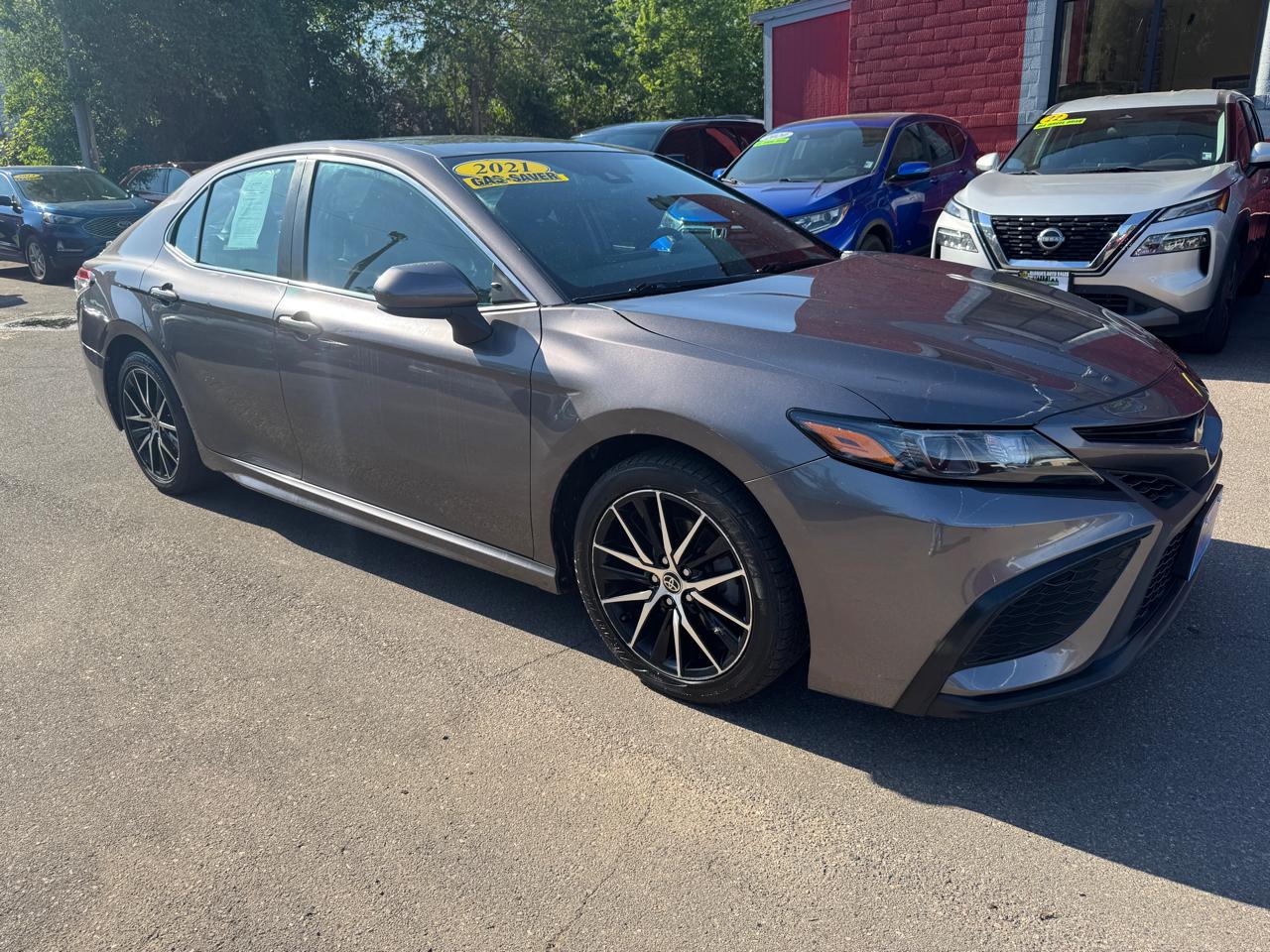 Toyota Camry SE 2021