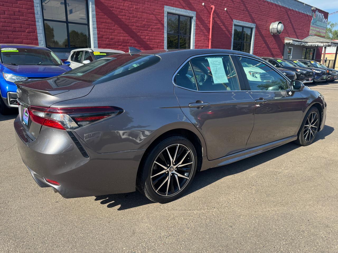 Toyota Camry SE 2021