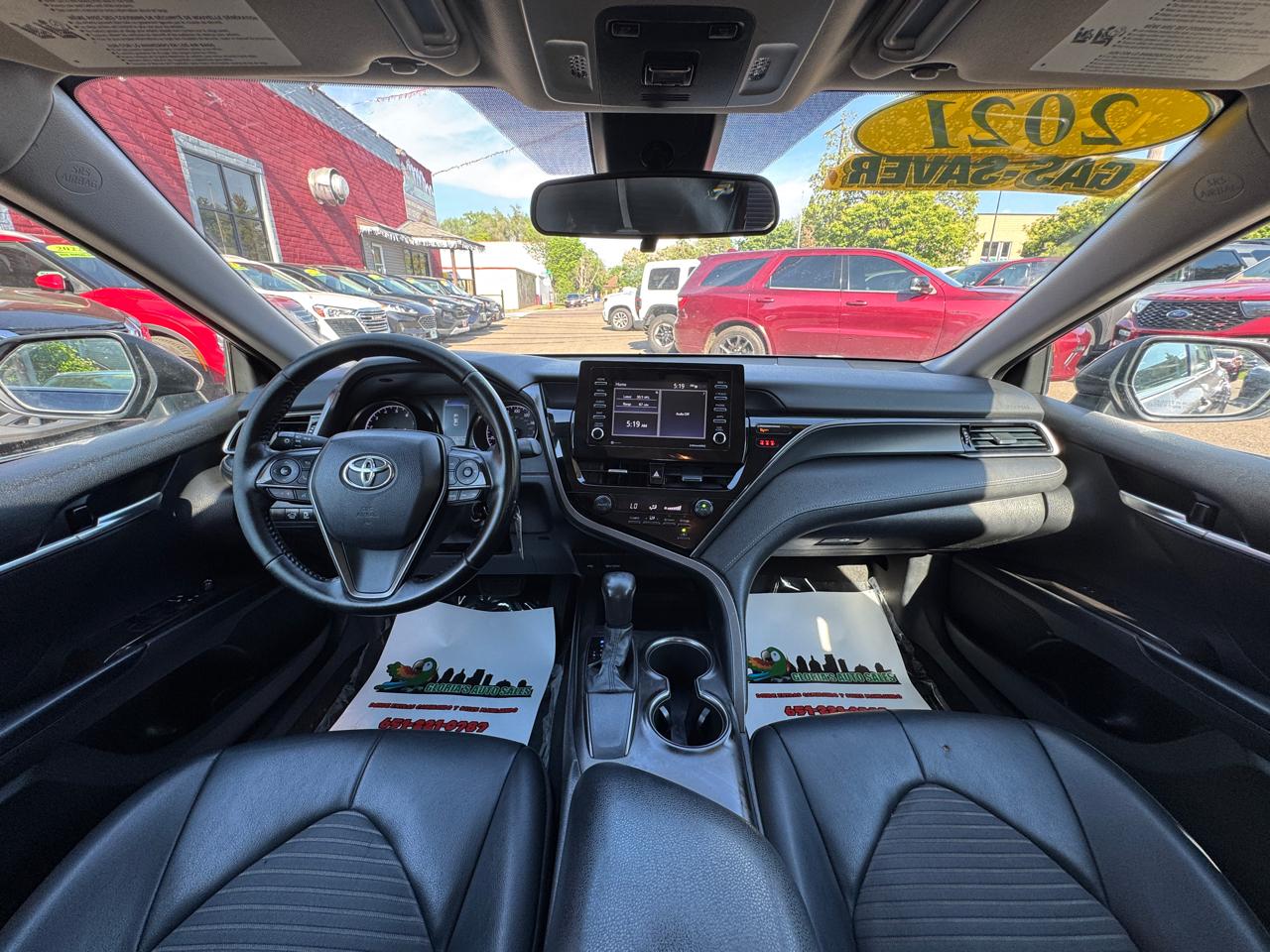 Toyota Camry SE 2021