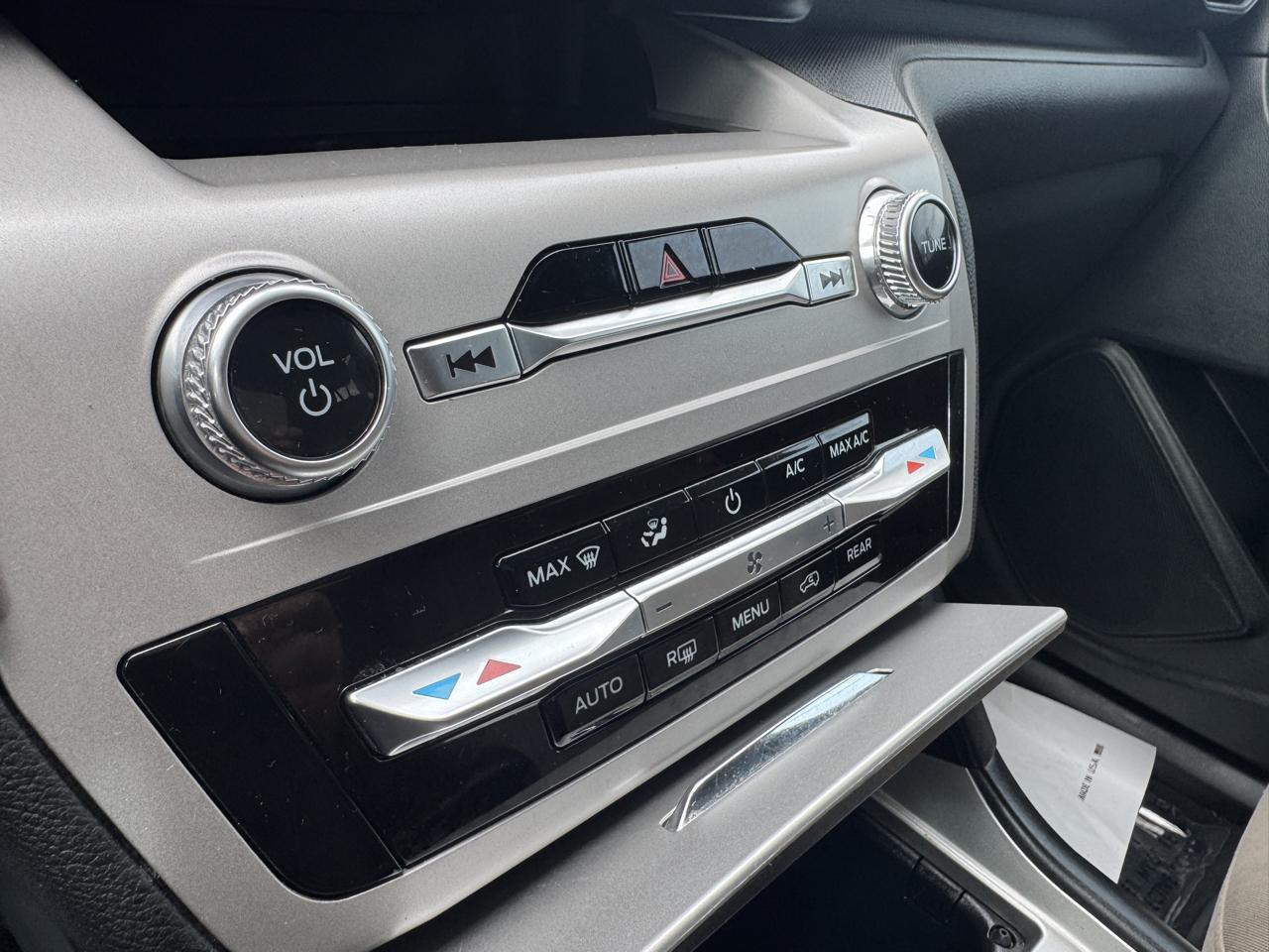 Ford Explorer Base AWD 2023