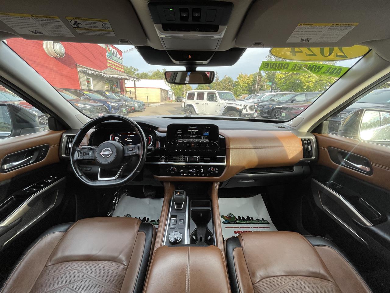 Nissan Pathfinder Platinum 4WD 2024