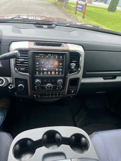 RAM 3500 Laramie Mega Cab 4WD 2016