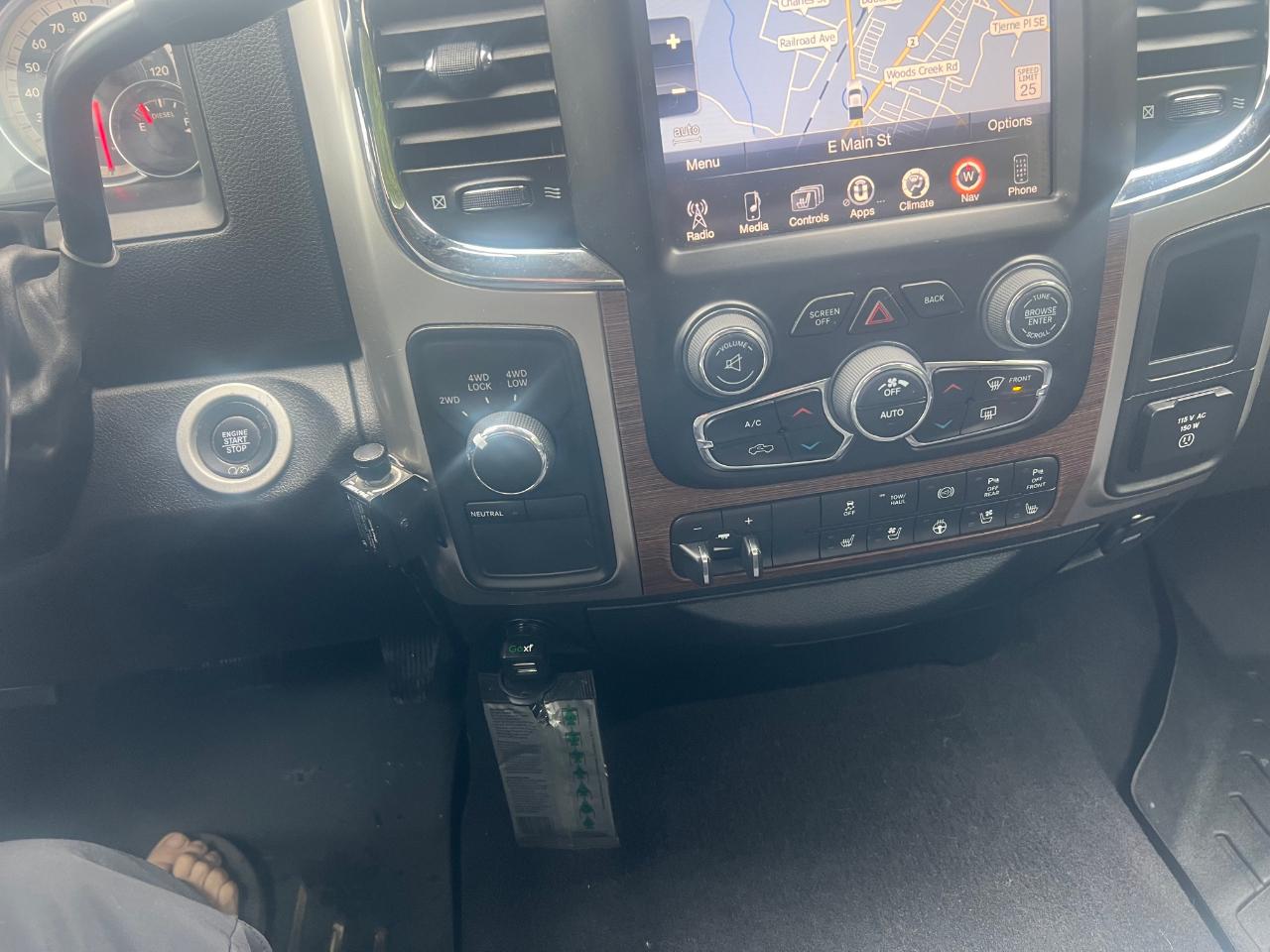 RAM 3500 Laramie Mega Cab 4WD 2016