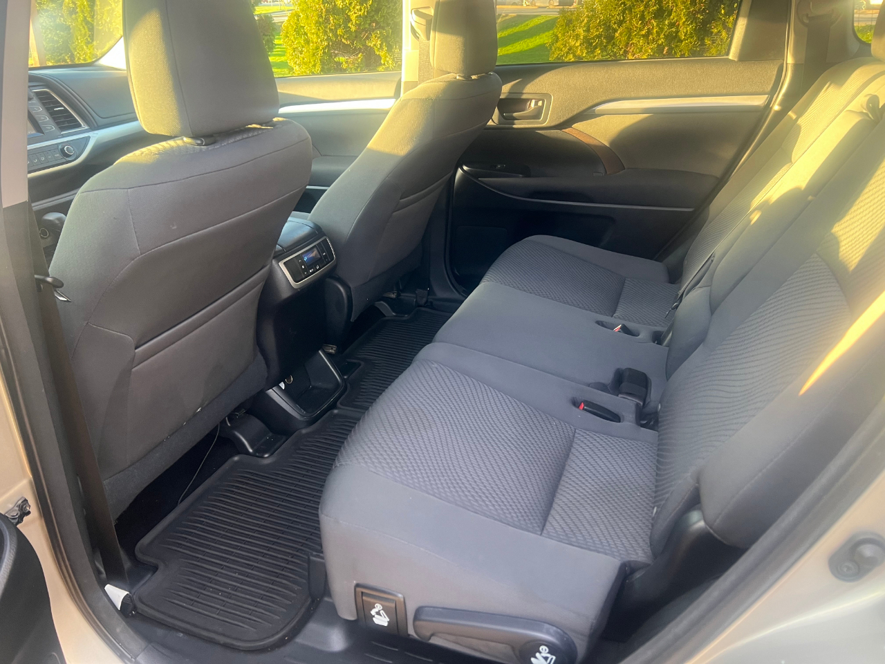 Toyota Highlander LE AWD V6 2016