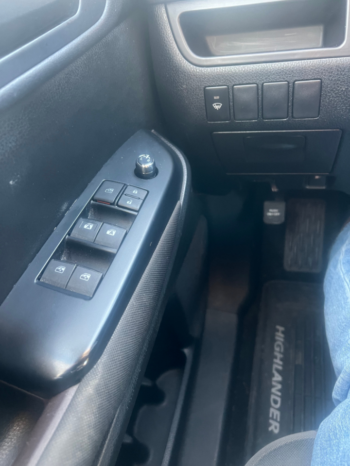 Toyota Highlander LE AWD V6 2016