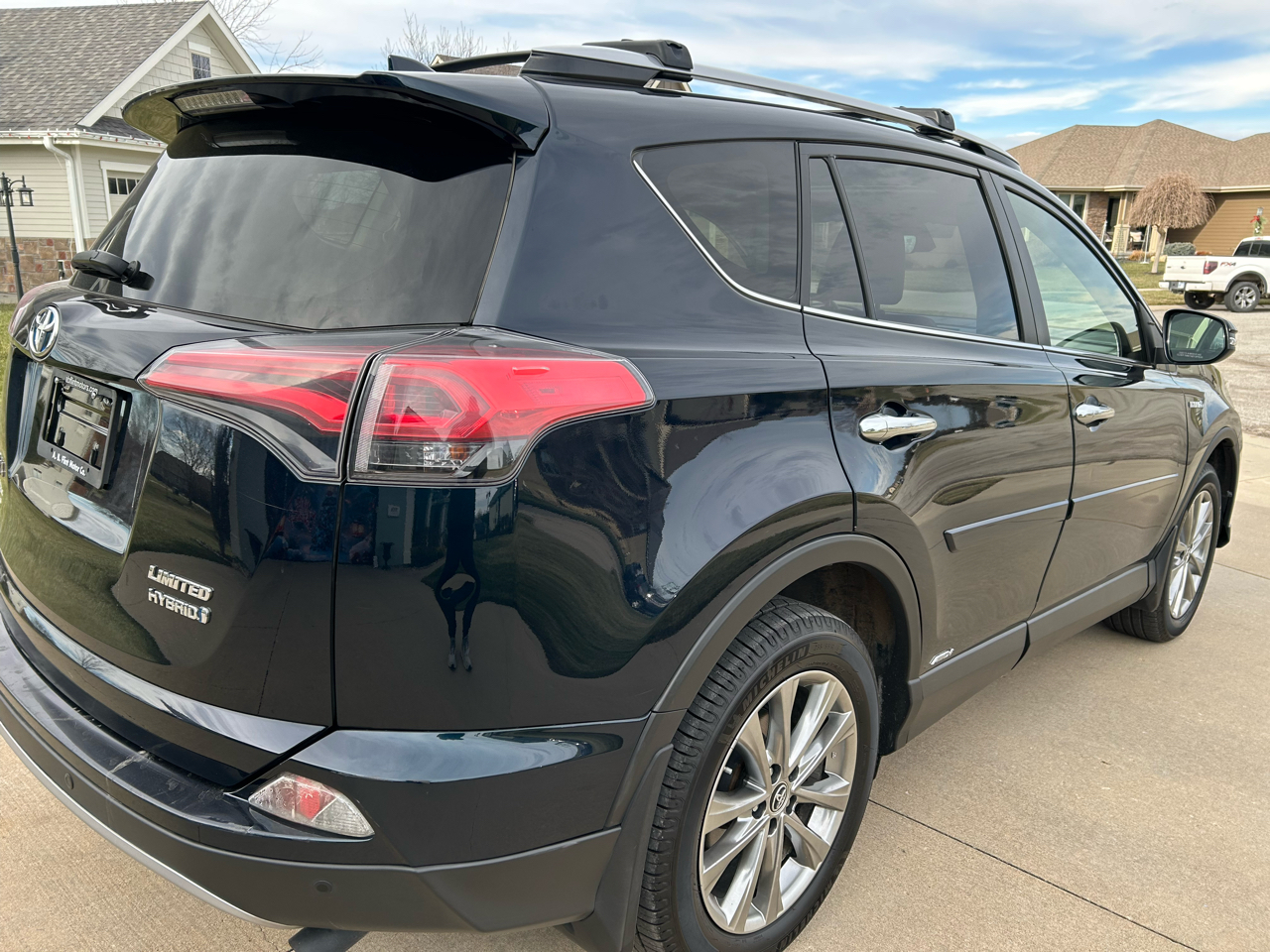 Toyota RAV4 Hybrid Limited 2017