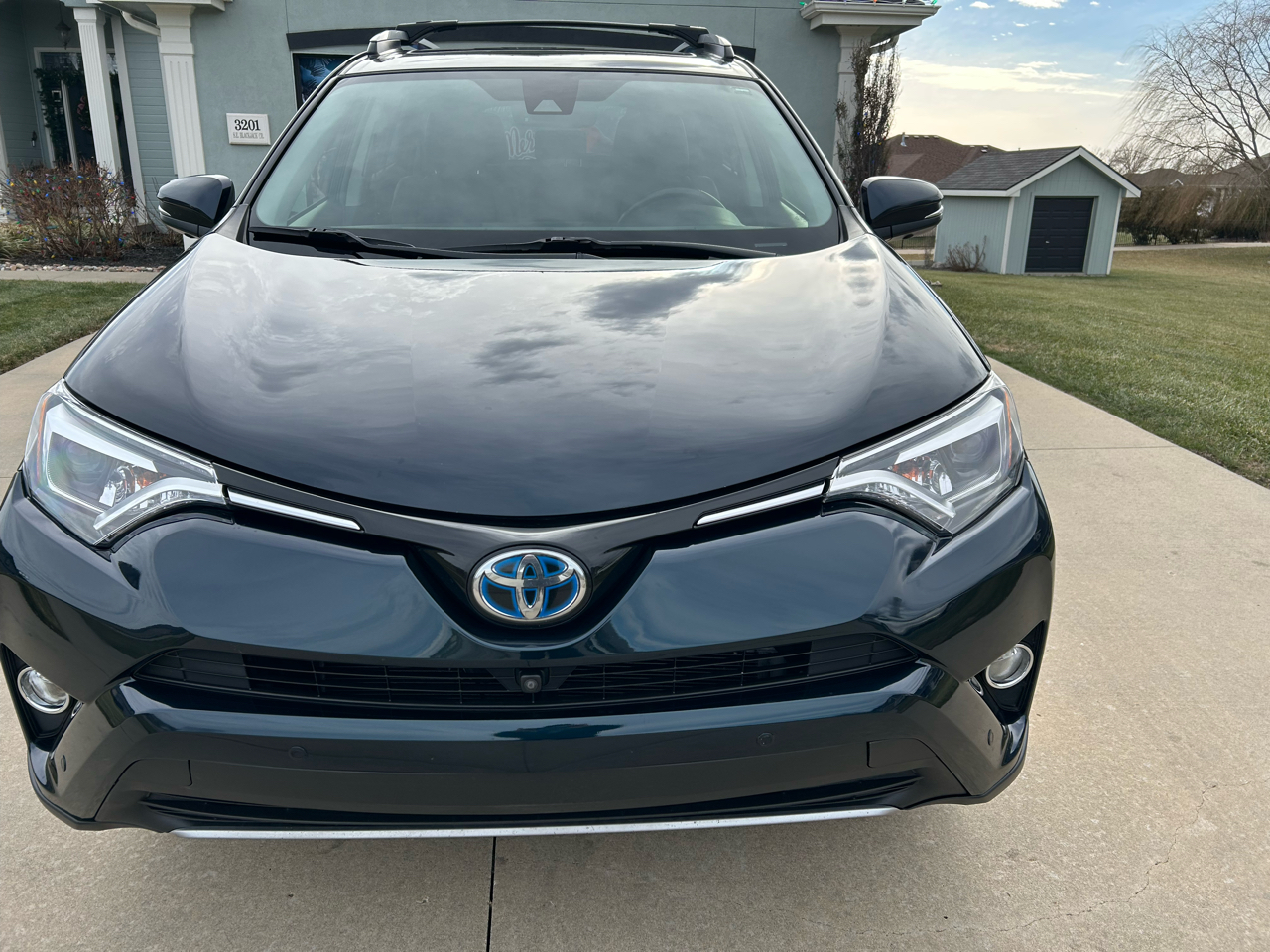 Toyota RAV4 Hybrid Limited 2017