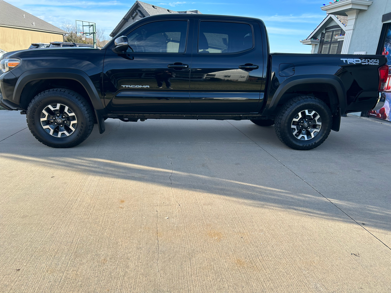 Toyota Tacoma 4WD Double Cab V6 AT TRD Off Road (Natl) 2016