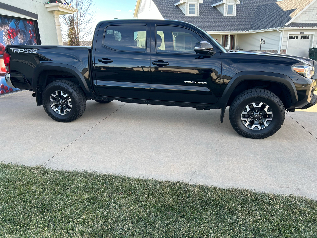 Toyota Tacoma 4WD Double Cab V6 AT TRD Off Road (Natl) 2016