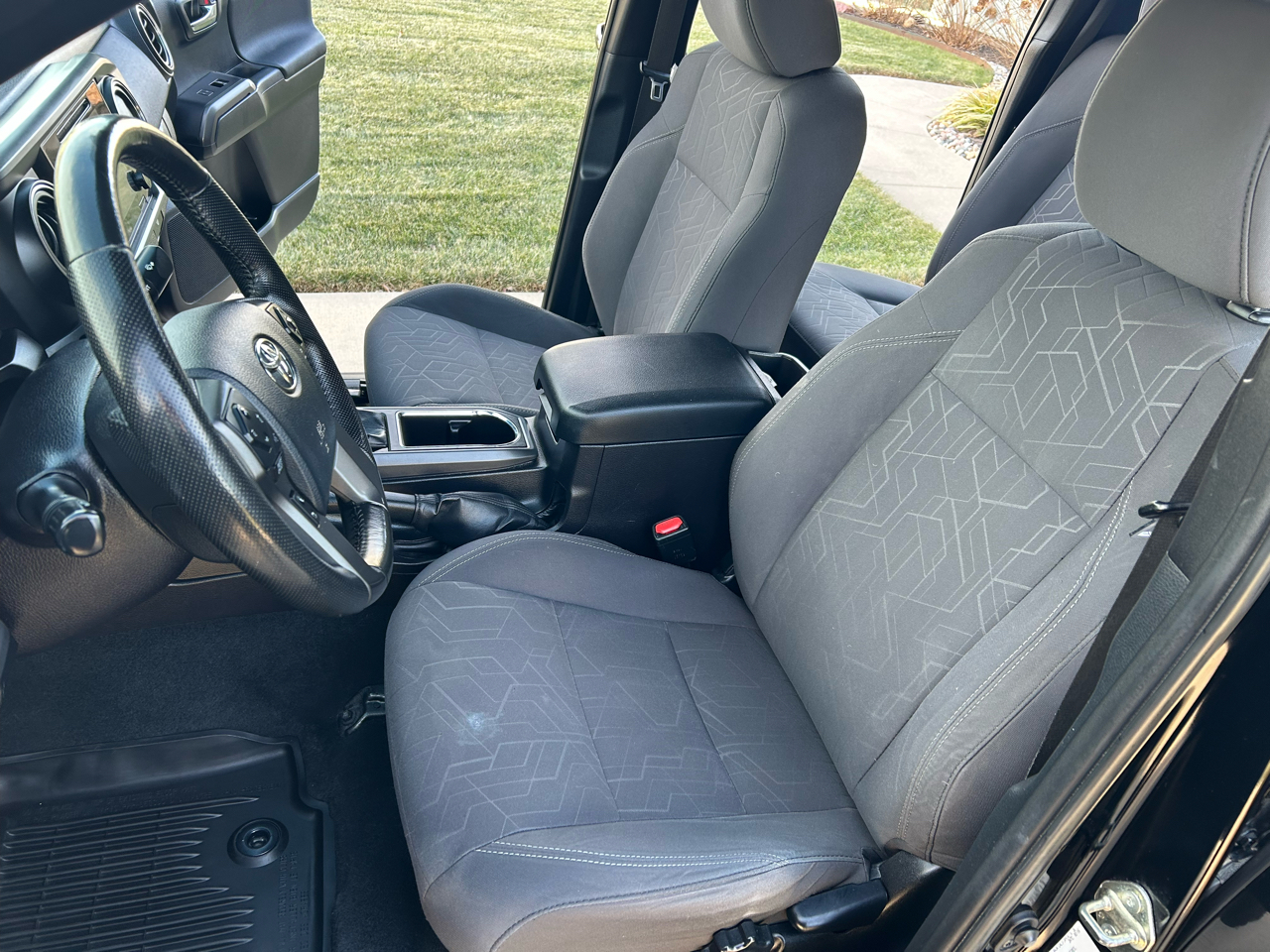 Toyota Tacoma 4WD Double Cab V6 AT TRD Off Road (Natl) 2016