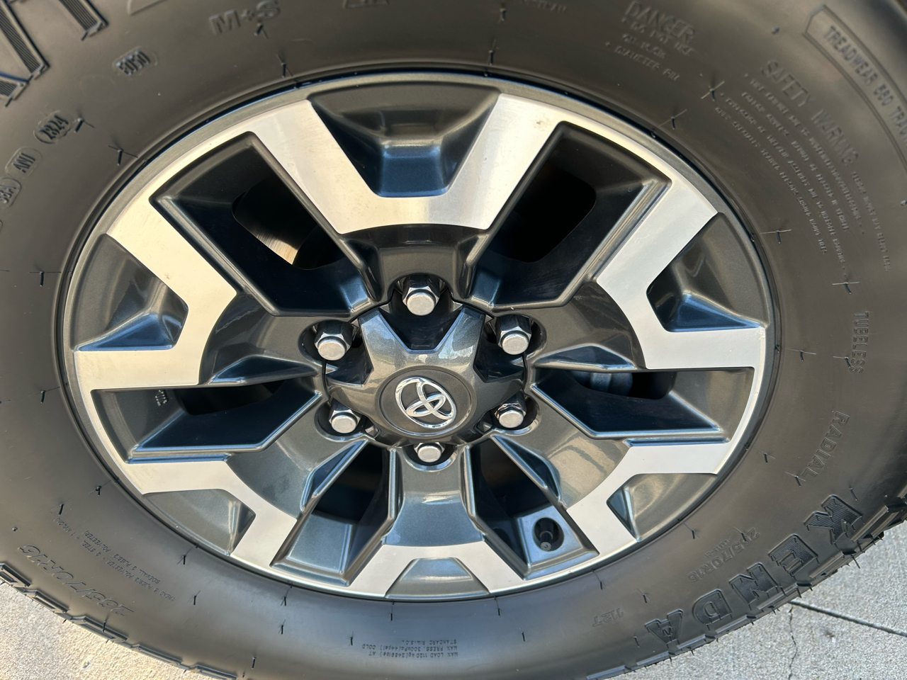 Toyota Tacoma 4WD Double Cab V6 AT TRD Off Road (Natl) 2016