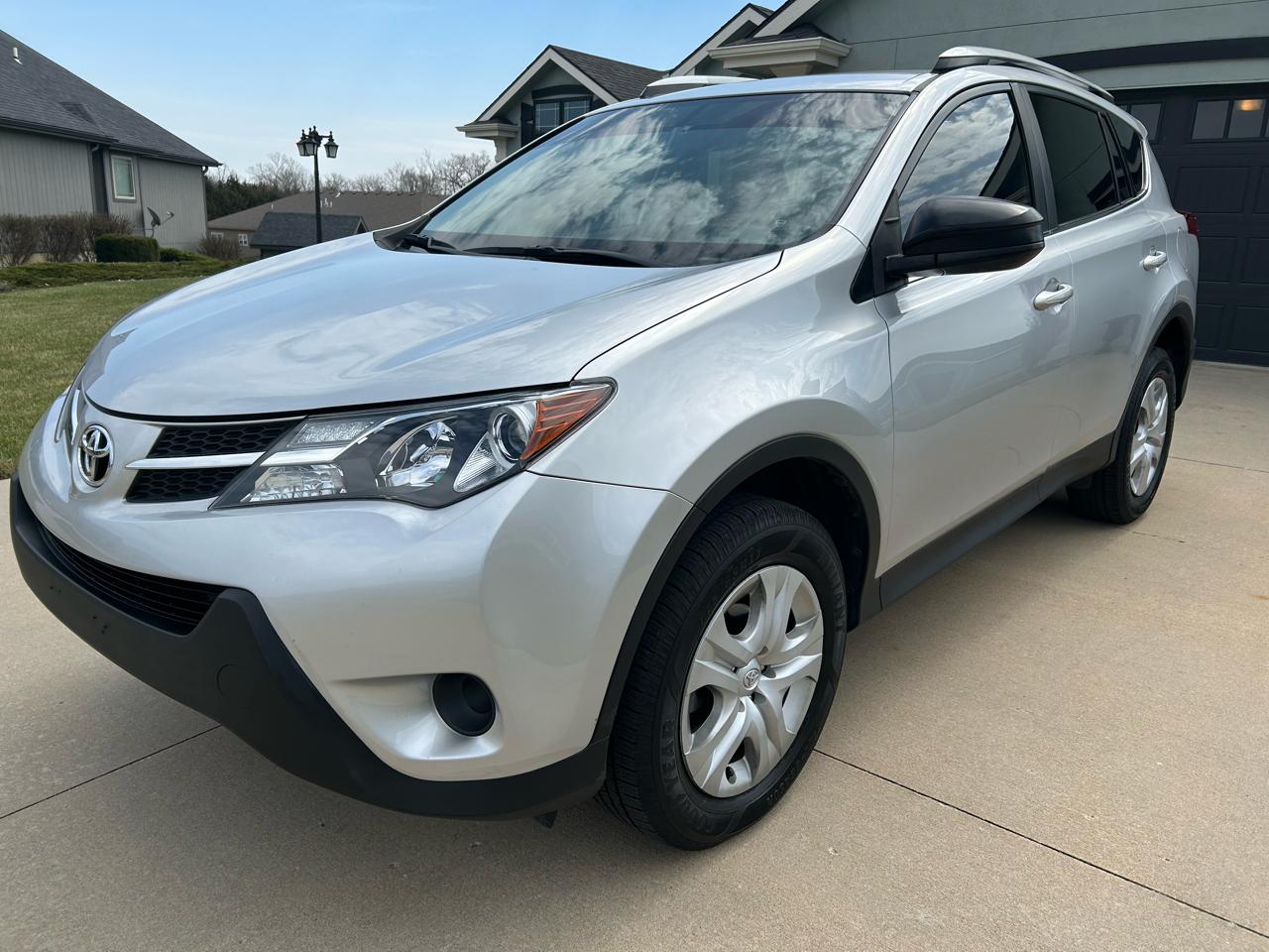 Toyota RAV4 LE FWD 2015