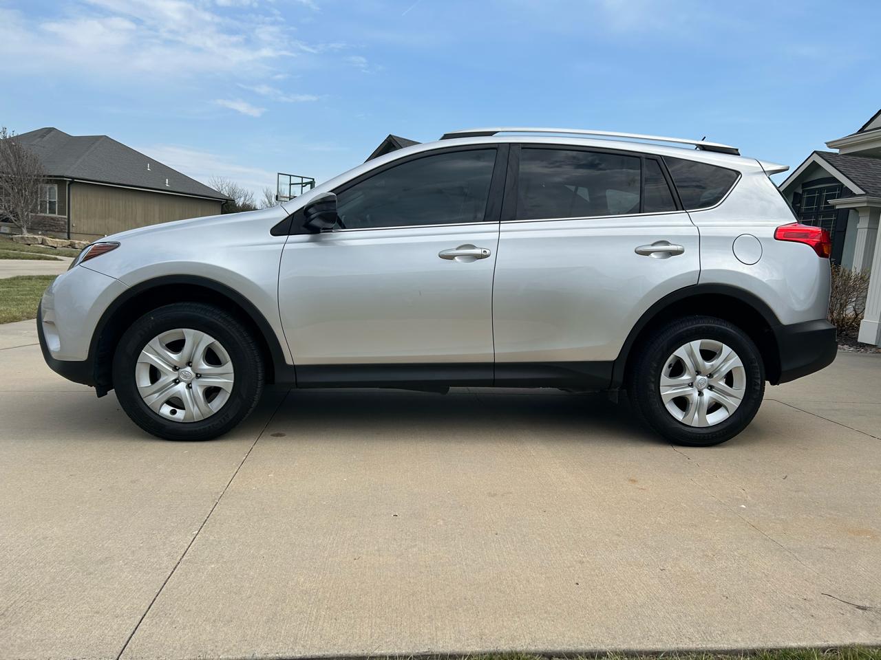 Toyota RAV4 LE FWD 2015