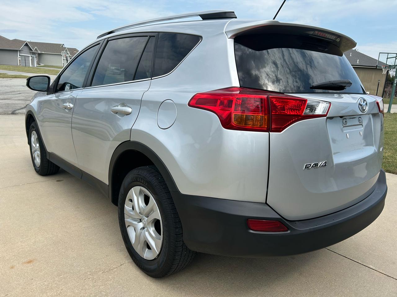 Toyota RAV4 LE FWD 2015