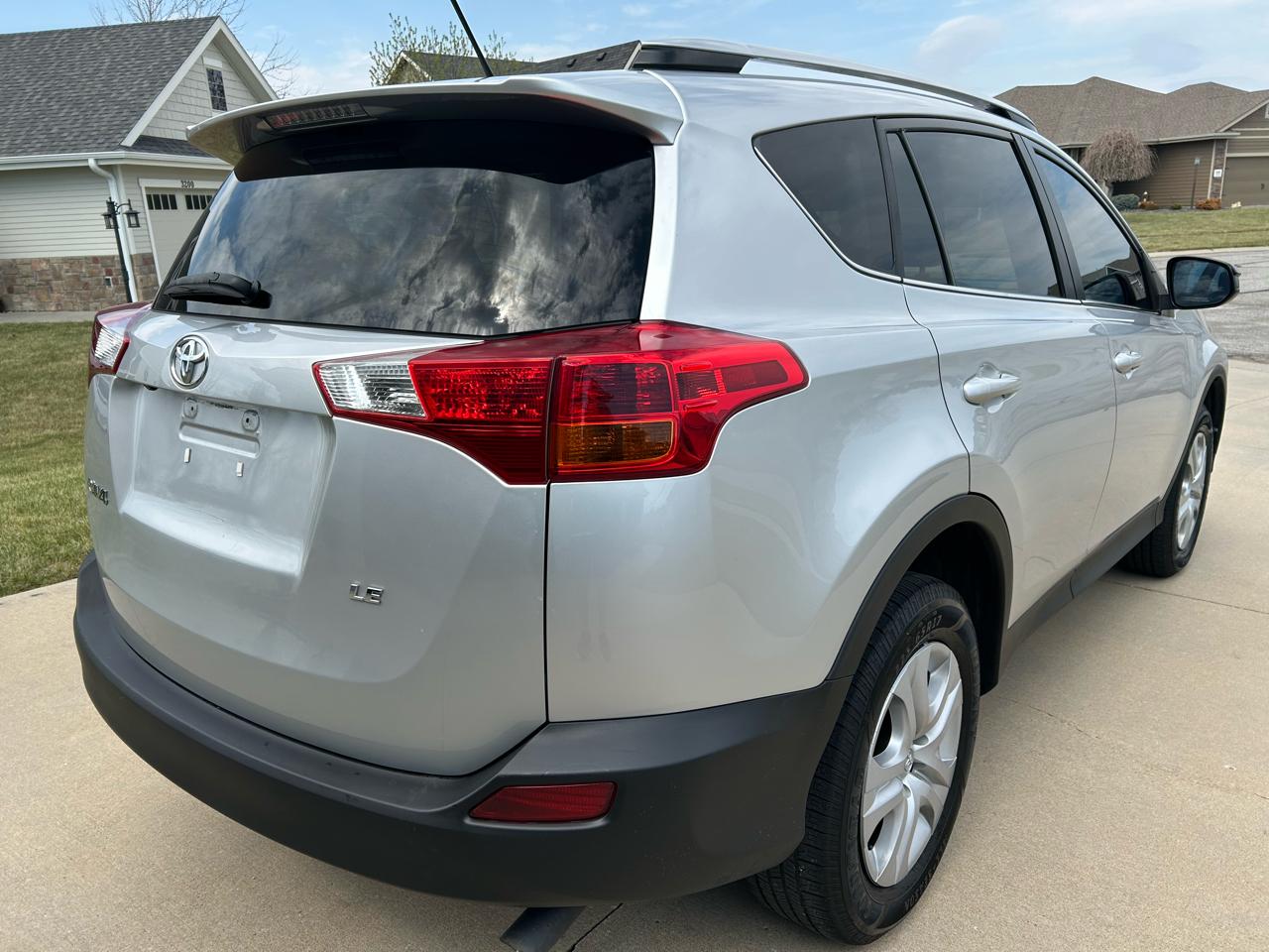 Toyota RAV4 LE FWD 2015