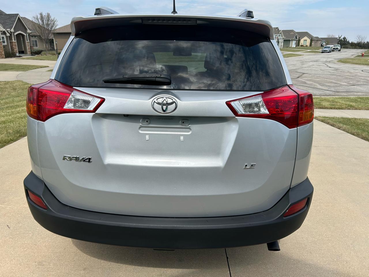Toyota RAV4 LE FWD 2015