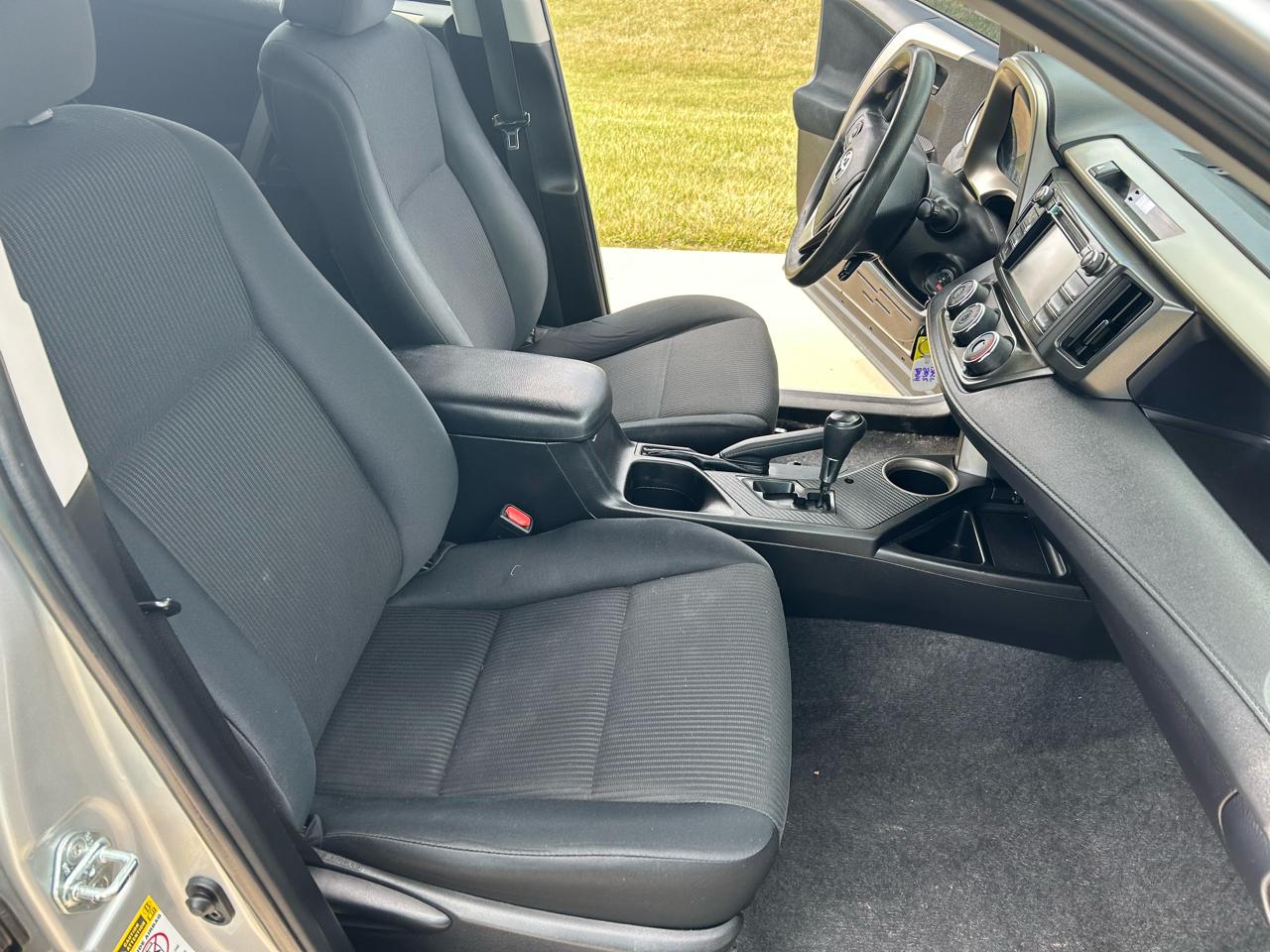 Toyota RAV4 LE FWD 2015