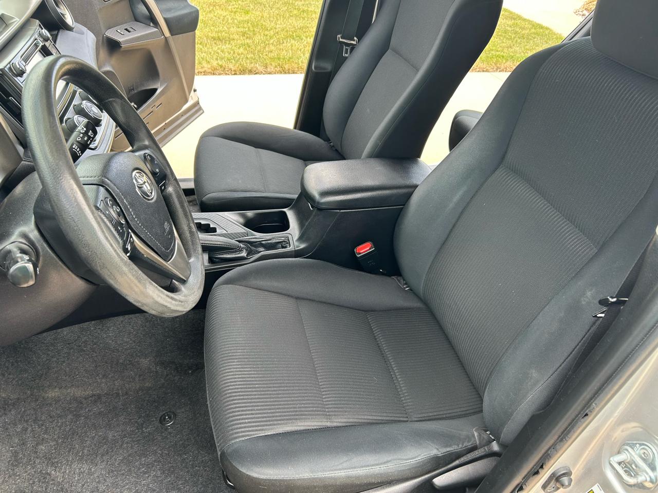 Toyota RAV4 LE FWD 2015