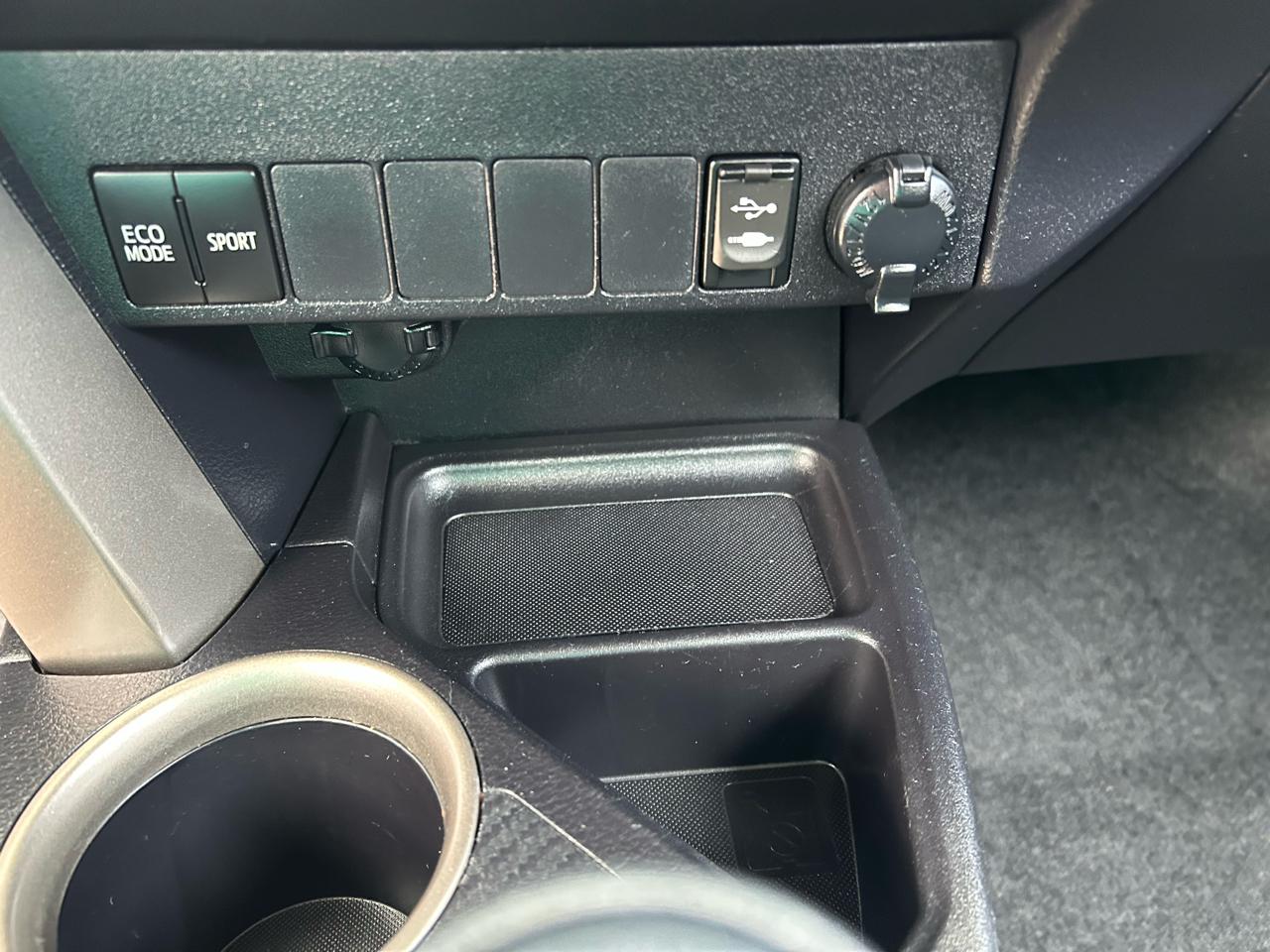 Toyota RAV4 LE FWD 2015