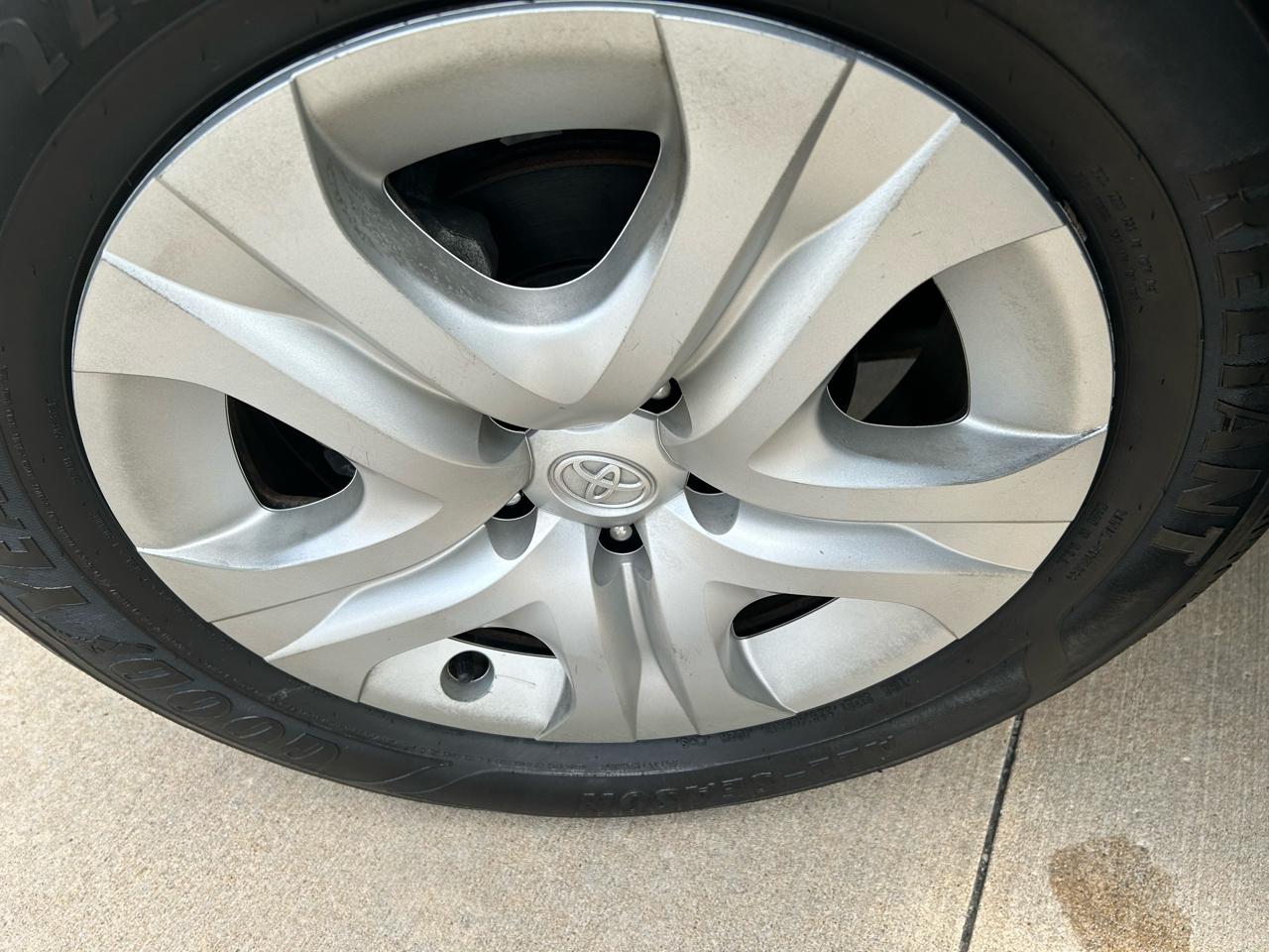 Toyota RAV4 LE FWD 2015