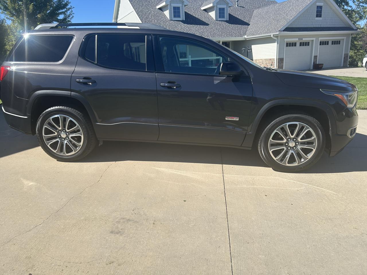 GMC Acadia All Terrain 2 AWD 2017