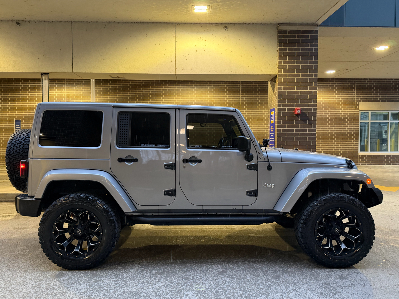 Jeep Wrangler Unlimited Sahara 4WD 2017