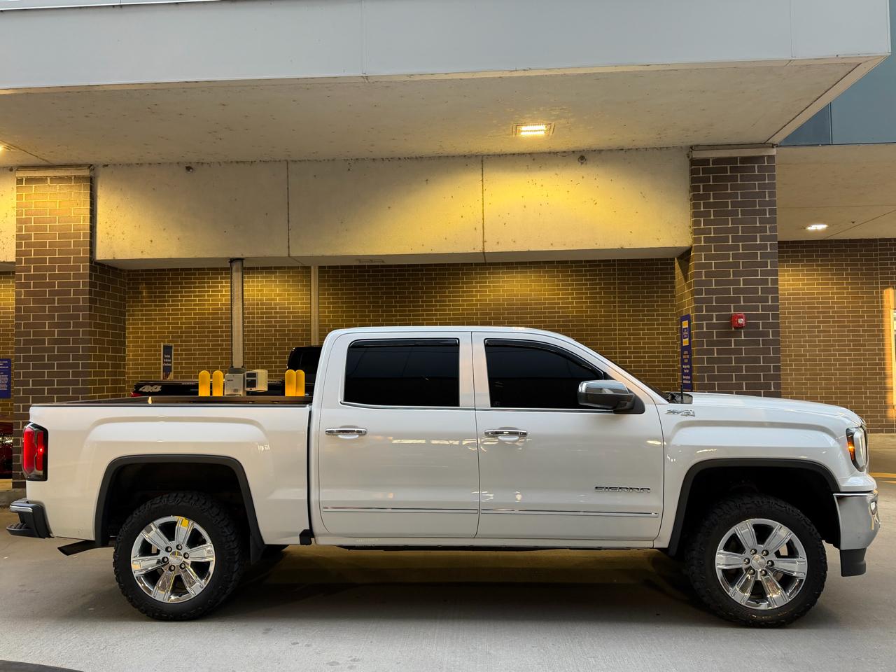 GMC Sierra 1500 SLT Crew Cab Short Box 4WD 2018
