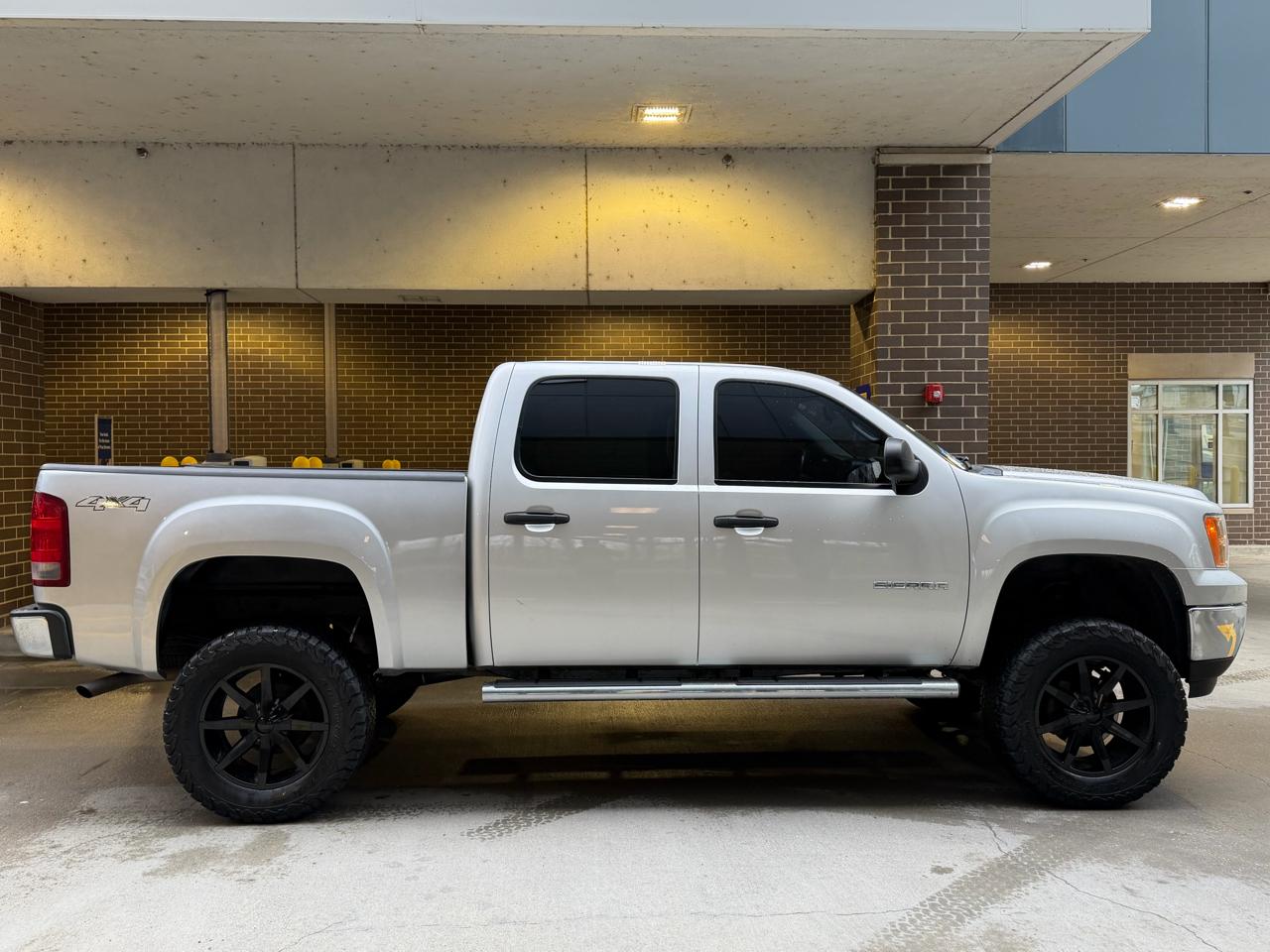 GMC Sierra 1500 SLE Crew Cab 4WD 2011