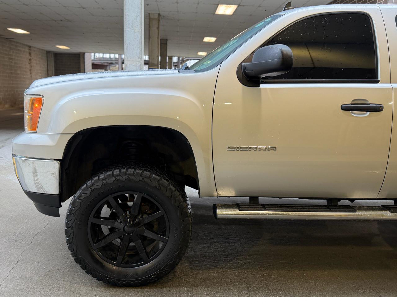 GMC Sierra 1500 SLE Crew Cab 4WD 2011