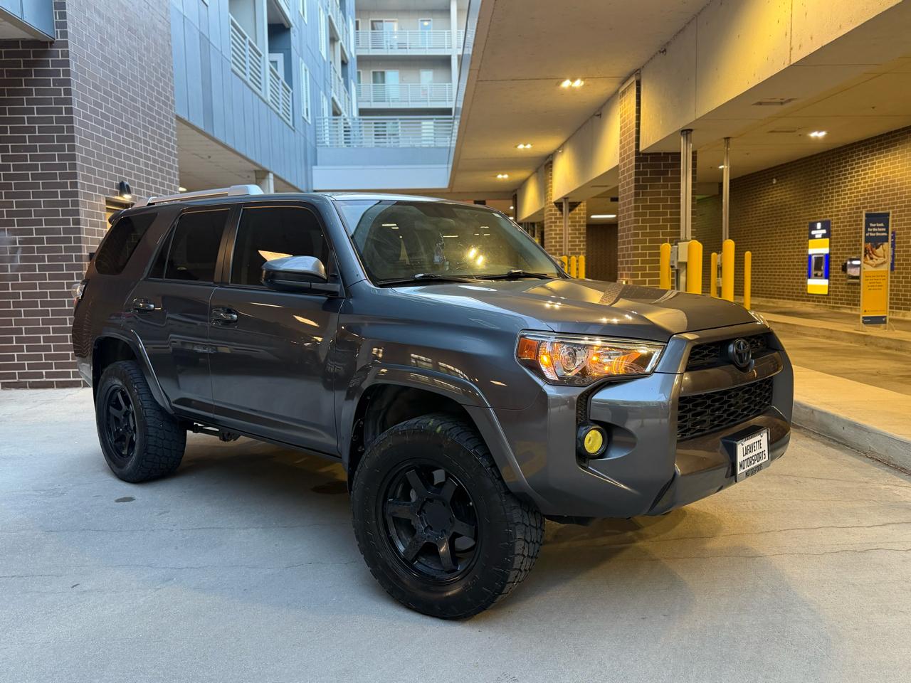 Toyota 4Runner SR5 4WD 2015