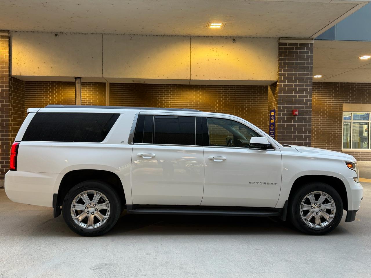 Chevrolet Suburban LT 4WD 2017