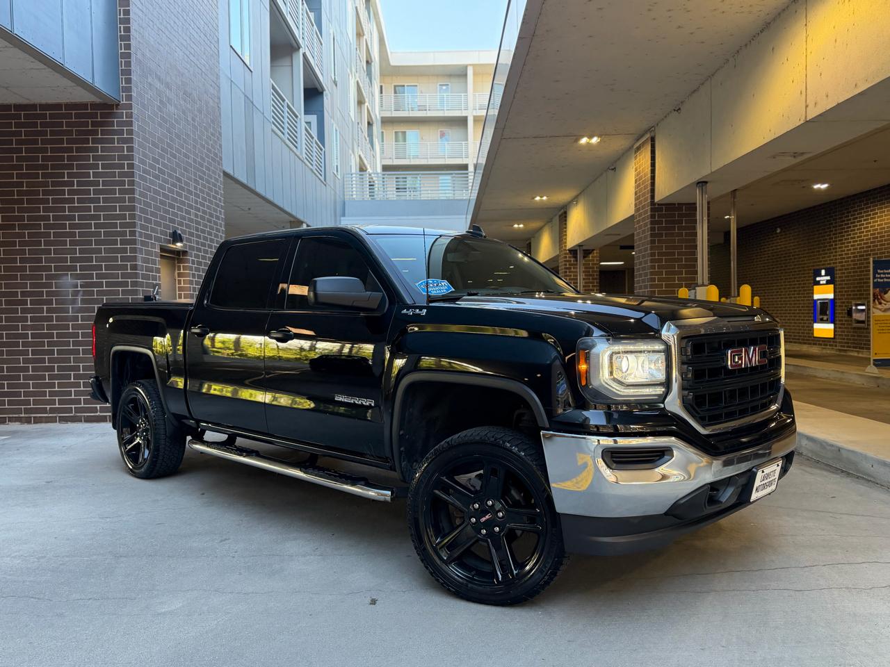 GMC Sierra 1500 Base Crew Cab Short Box 4WD 2017