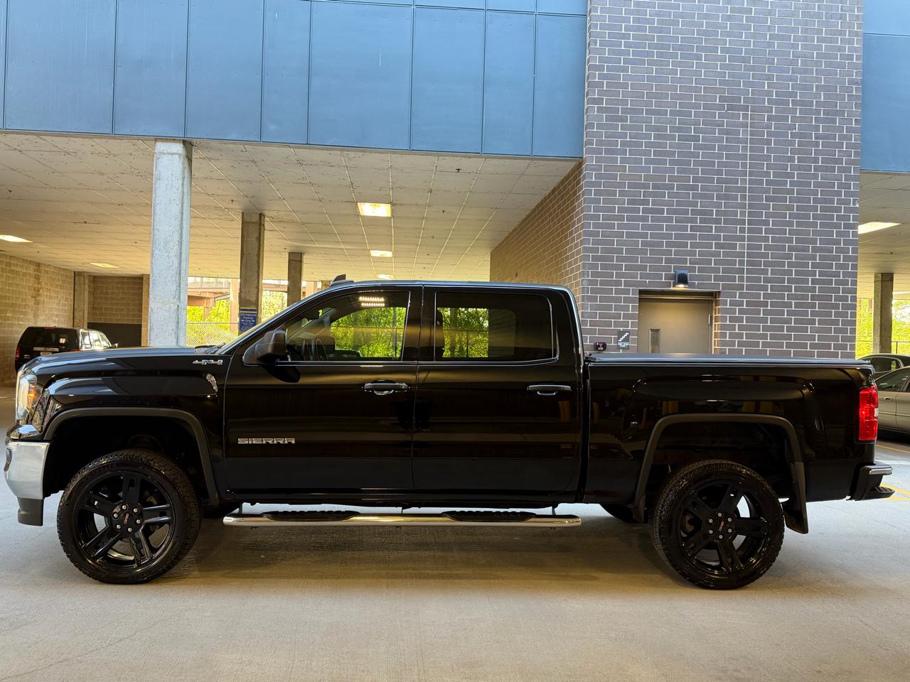 GMC Sierra 1500 Base Crew Cab Short Box 4WD 2017