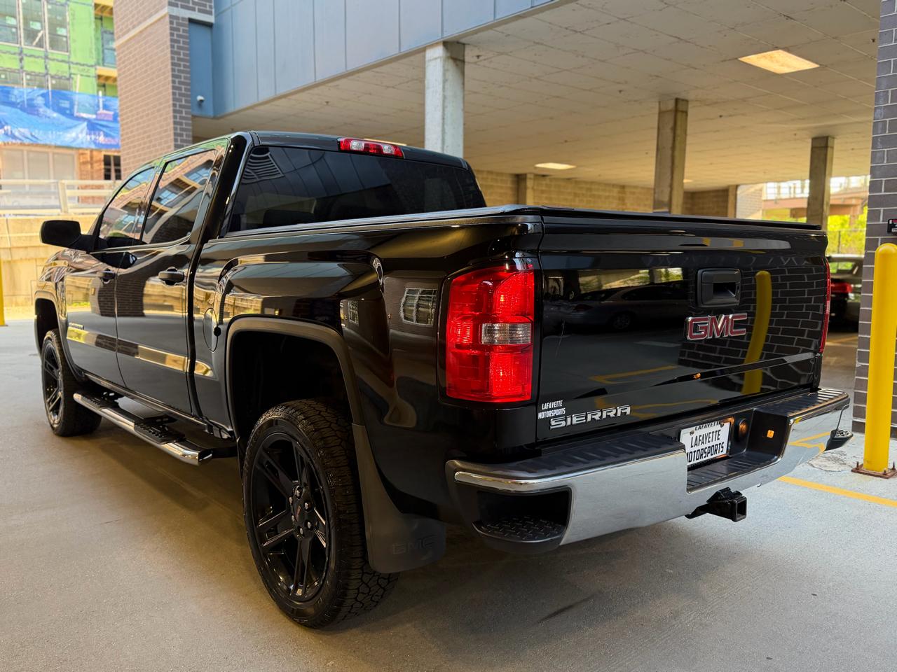 GMC Sierra 1500 Base Crew Cab Short Box 4WD 2017