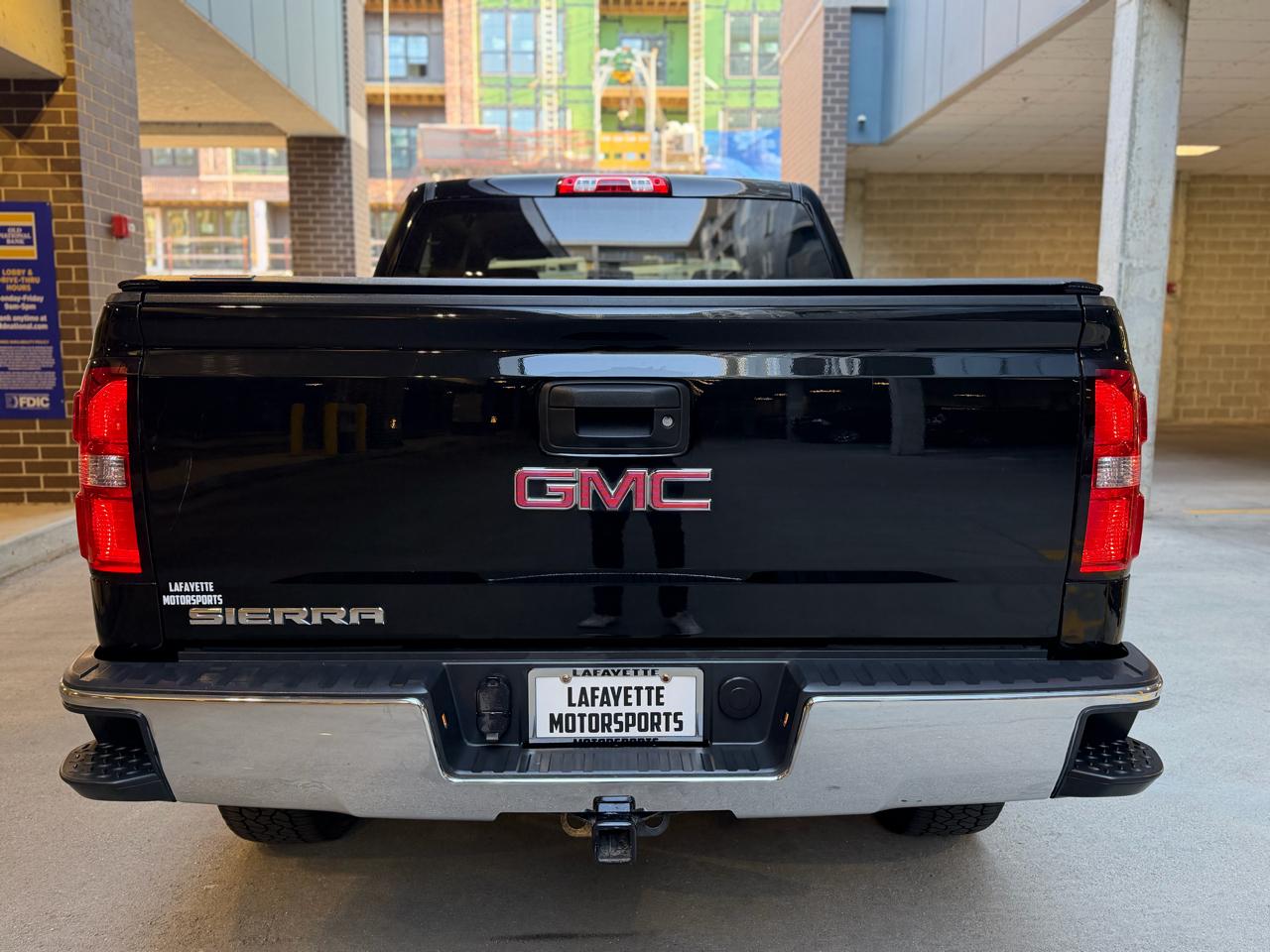 GMC Sierra 1500 Base Crew Cab Short Box 4WD 2017