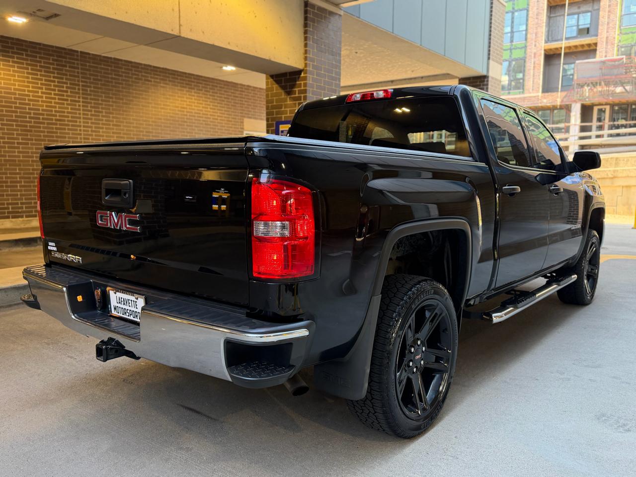 GMC Sierra 1500 Base Crew Cab Short Box 4WD 2017