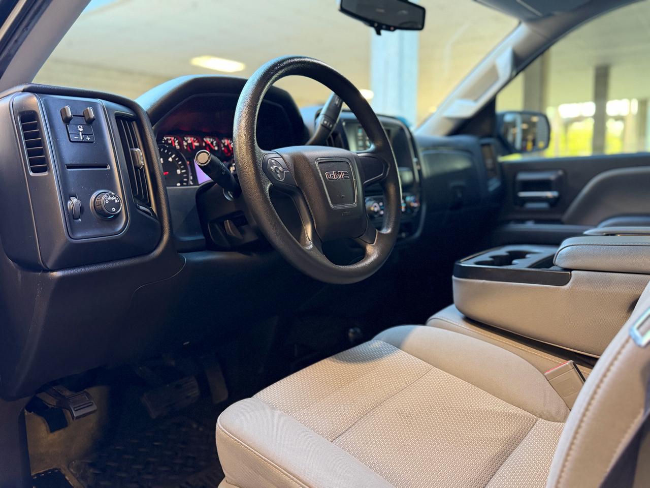 GMC Sierra 1500 Base Crew Cab Short Box 4WD 2017