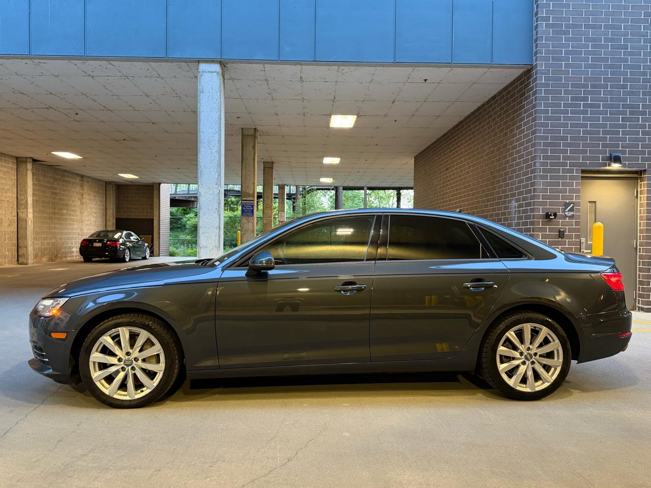 Audi A4 2.0T Premium quattro Sedan 2017