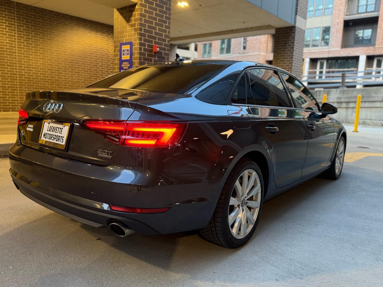 Audi A4 2.0T Premium quattro Sedan 2017