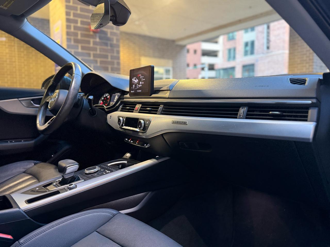 Audi A4 2.0T Premium quattro Sedan 2017