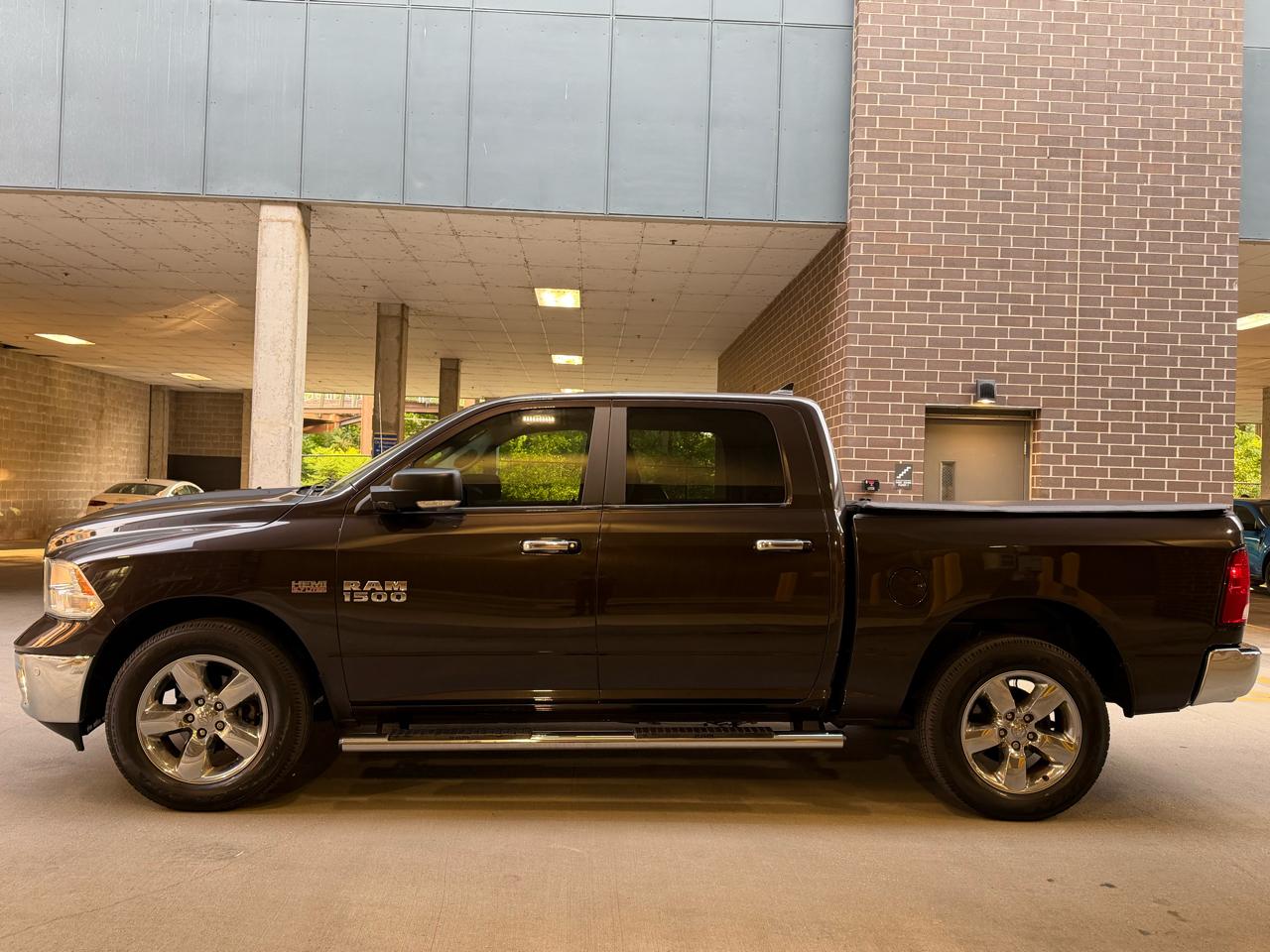 RAM 1500 SLT Crew Cab SWB 4WD 2017