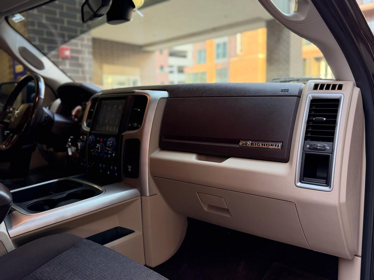 RAM 1500 SLT Crew Cab SWB 4WD 2017