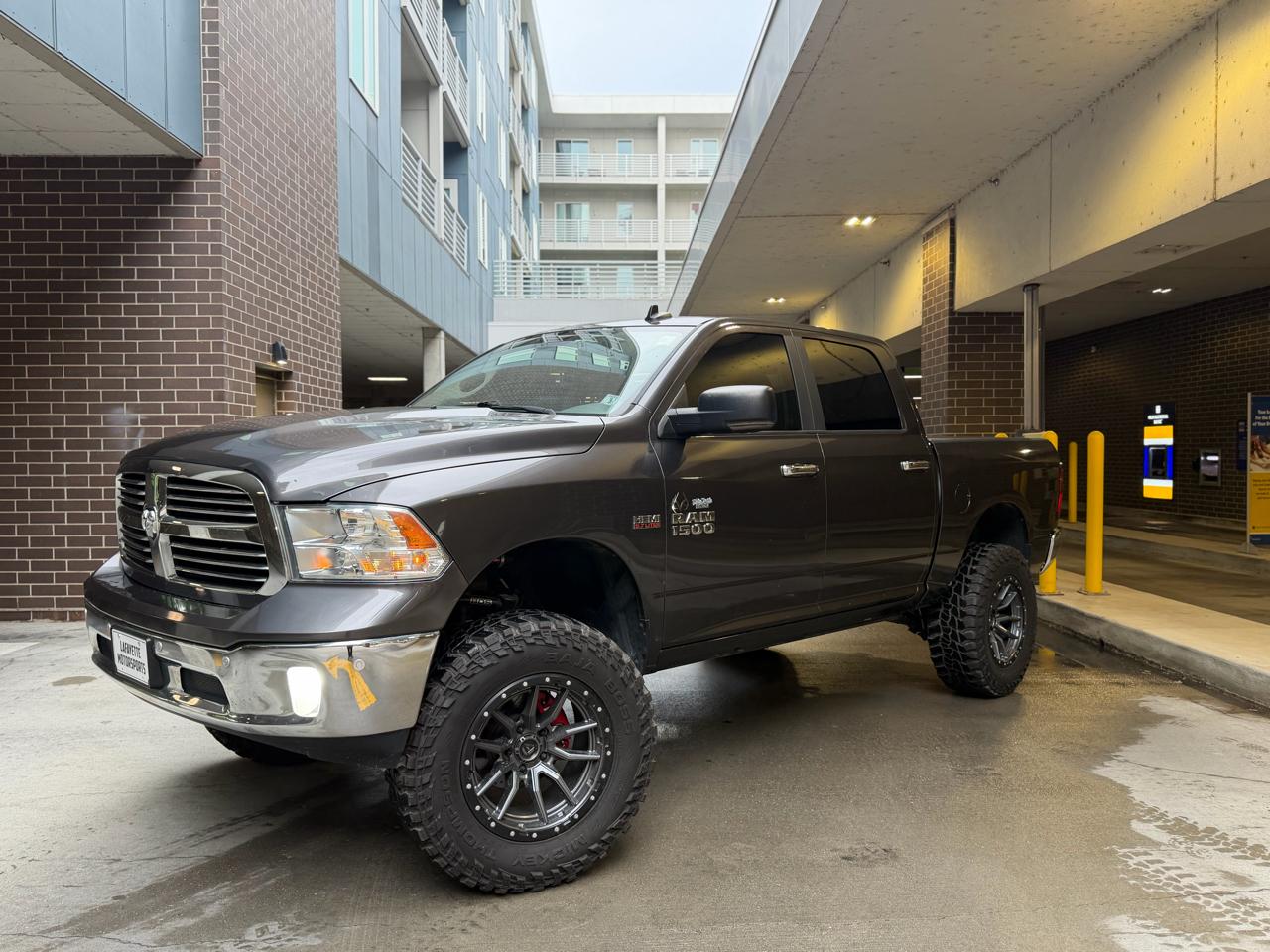 RAM 1500 SLT Crew Cab SWB 4WD 2017