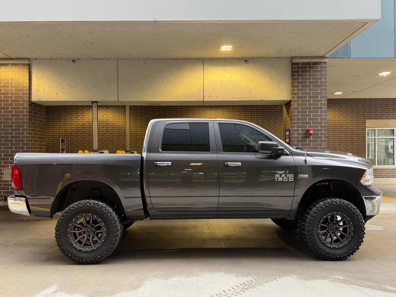 RAM 1500 SLT Crew Cab SWB 4WD 2017